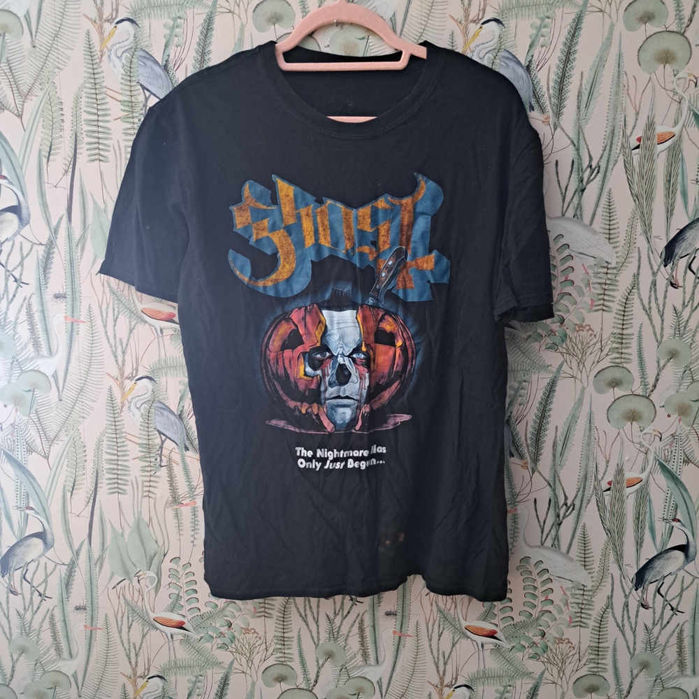 Ghost Men's Black Graphic Tee with Skull Design